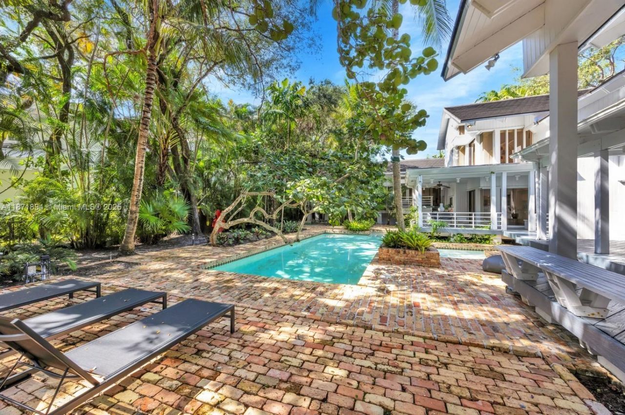 5600 Oakwood Ln, Coral Gables, FL 33156 Photo