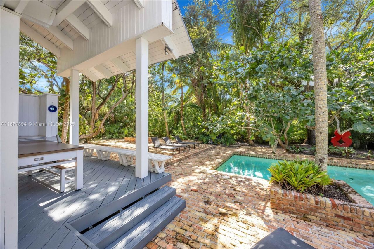 5600 Oakwood Ln, Coral Gables, FL 33156 Photo