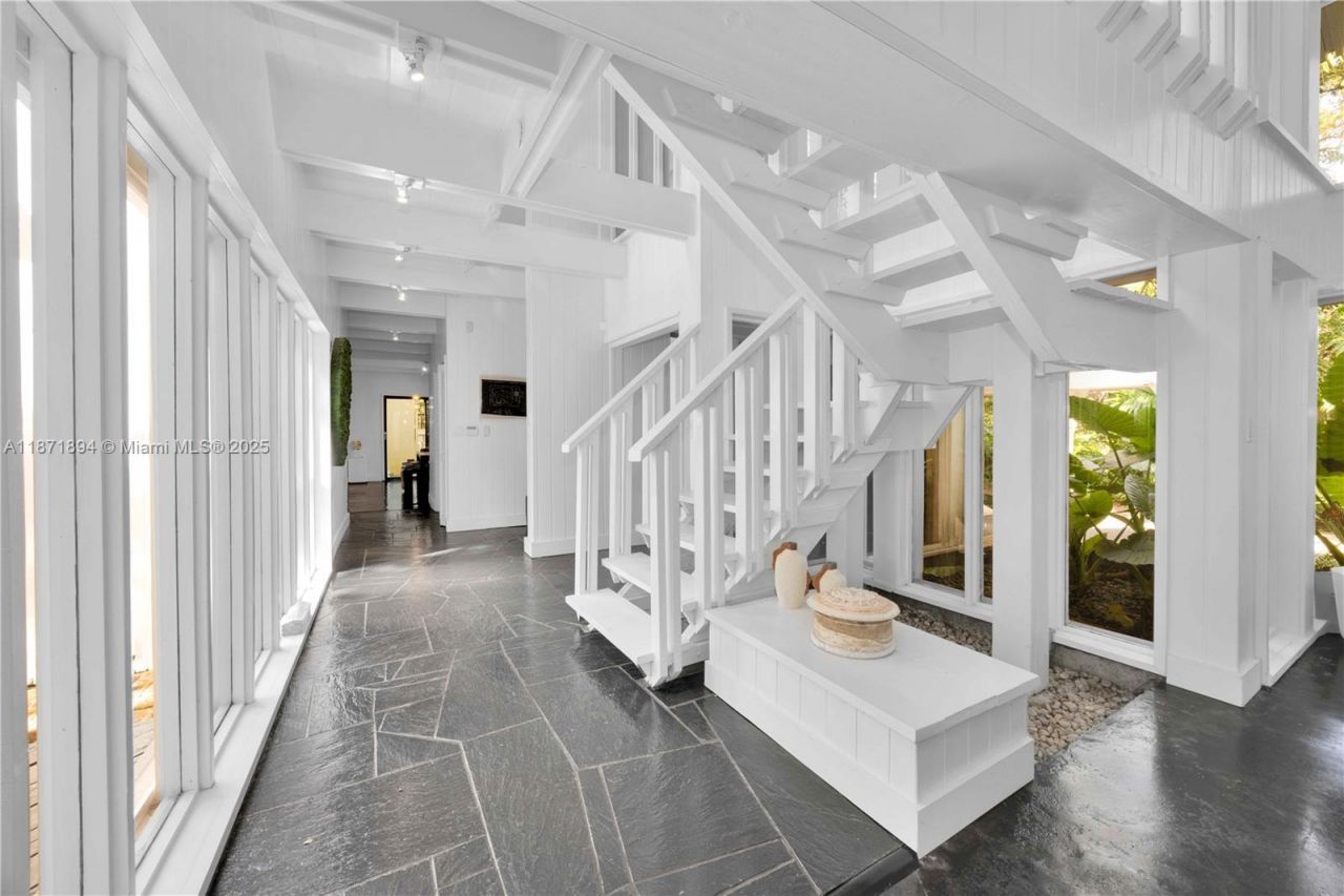 5600 Oakwood Ln, Coral Gables, FL 33156 Photo