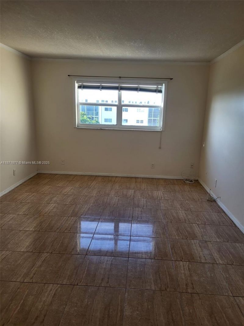 900 NE 12th Ave, Unit 705, Hallandale Beach, FL 33009 Photo