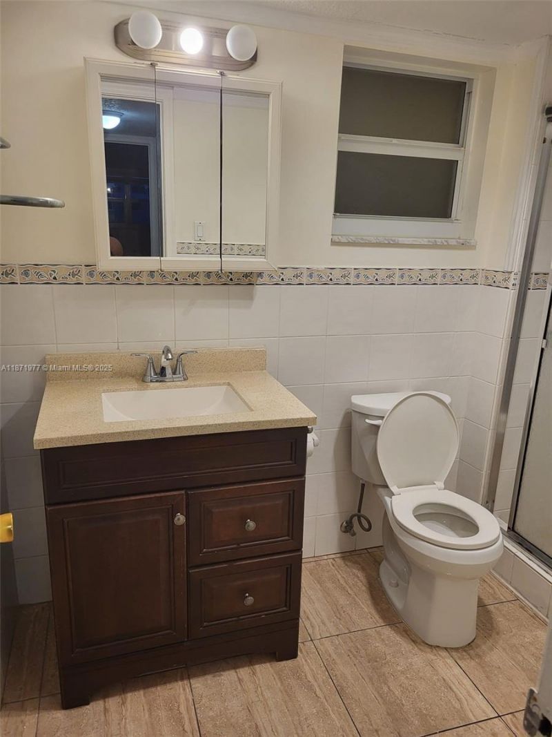 900 NE 12th Ave, Unit 705, Hallandale Beach, FL 33009 Photo