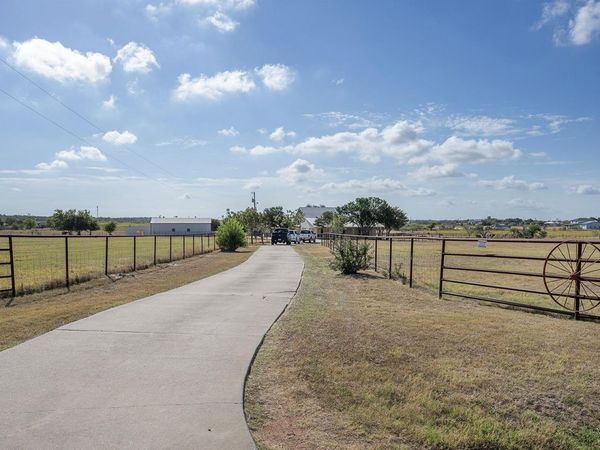 1833 County Road 305, Jarrell, TX 76537