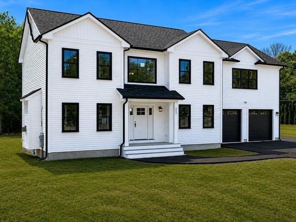 247 Braley Hill Rd, Rochester, MA 02770