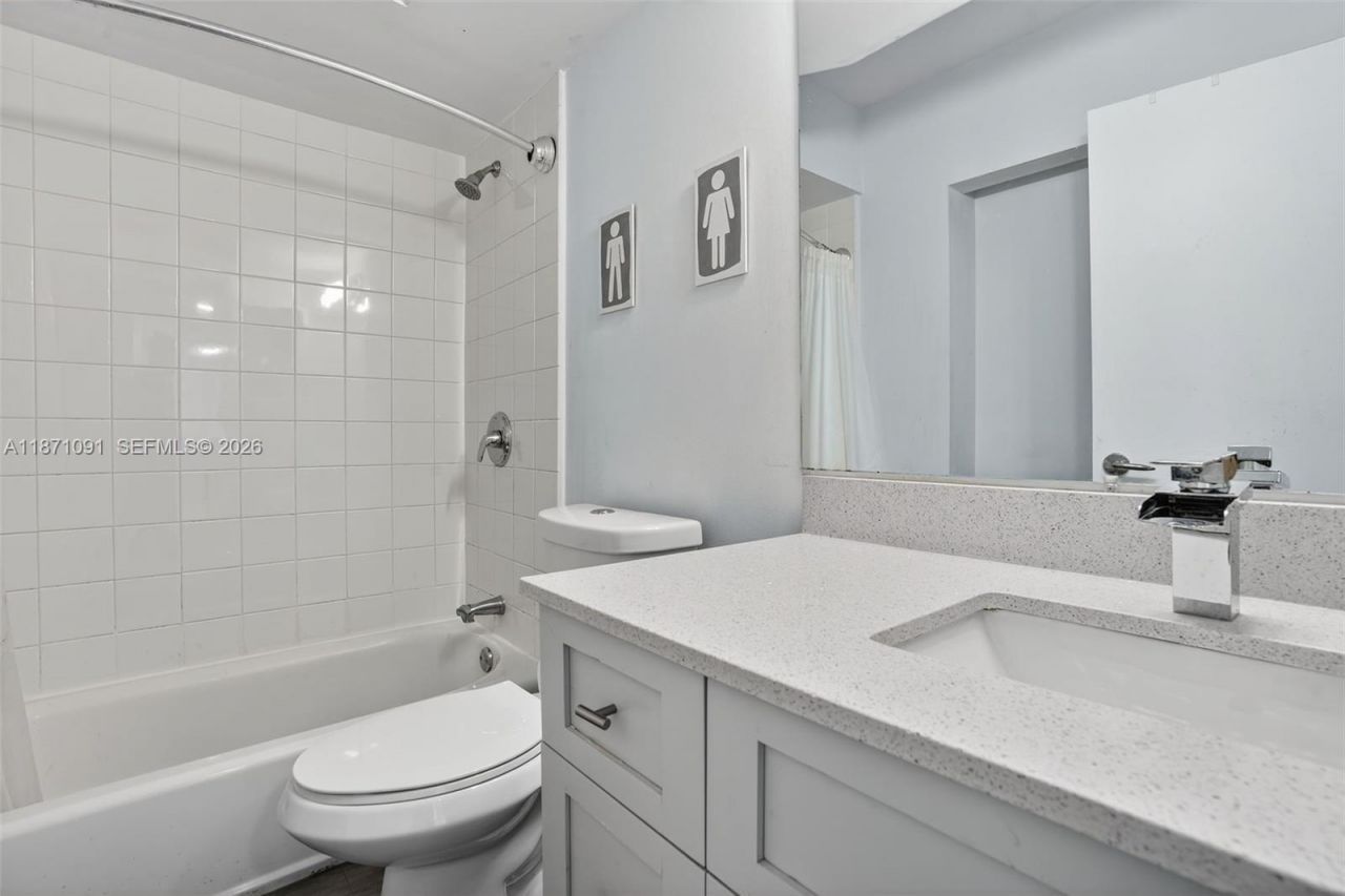 5900 Collins Ave, Unit 1607, Miami Beach, FL 33140 Photo