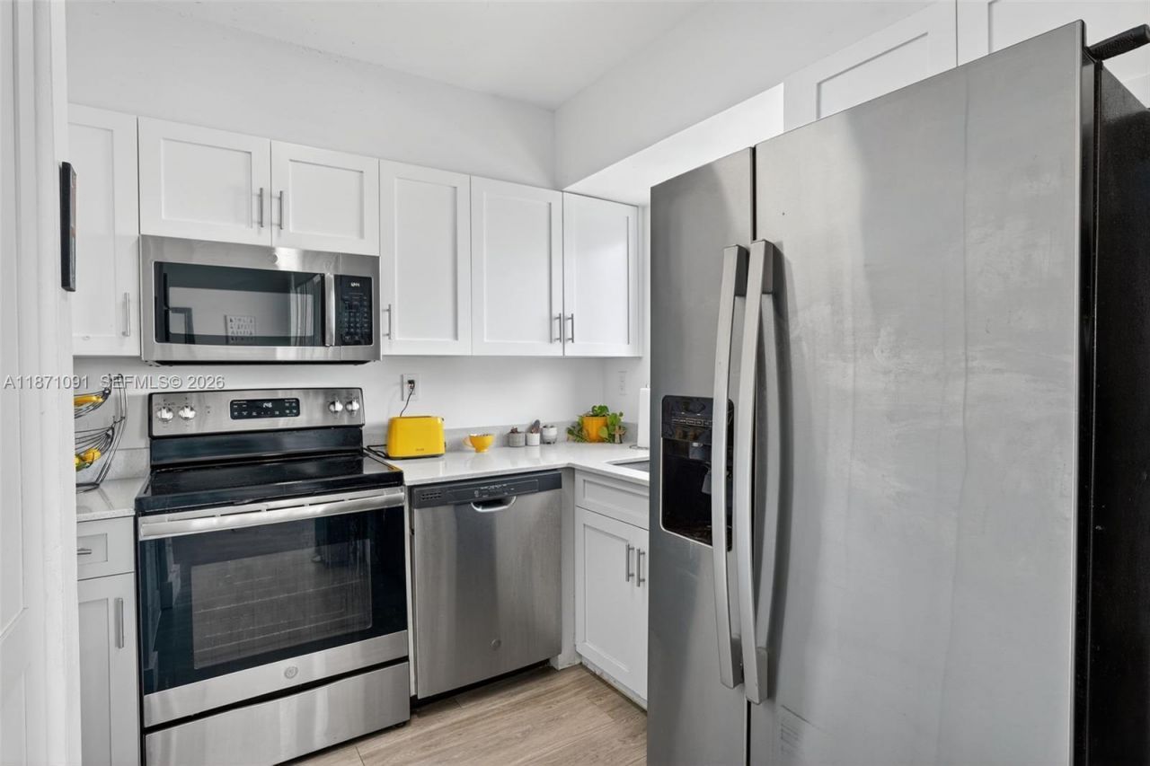 5900 Collins Ave, Unit 1607, Miami Beach, FL 33140 Photo