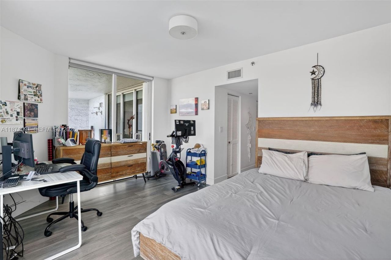 5900 Collins Ave, Unit 1607, Miami Beach, FL 33140 Photo