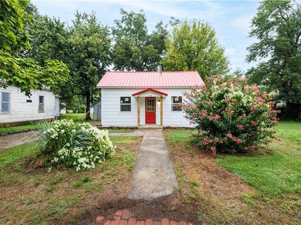 142 Mill Street, Neodesha, KS 66757