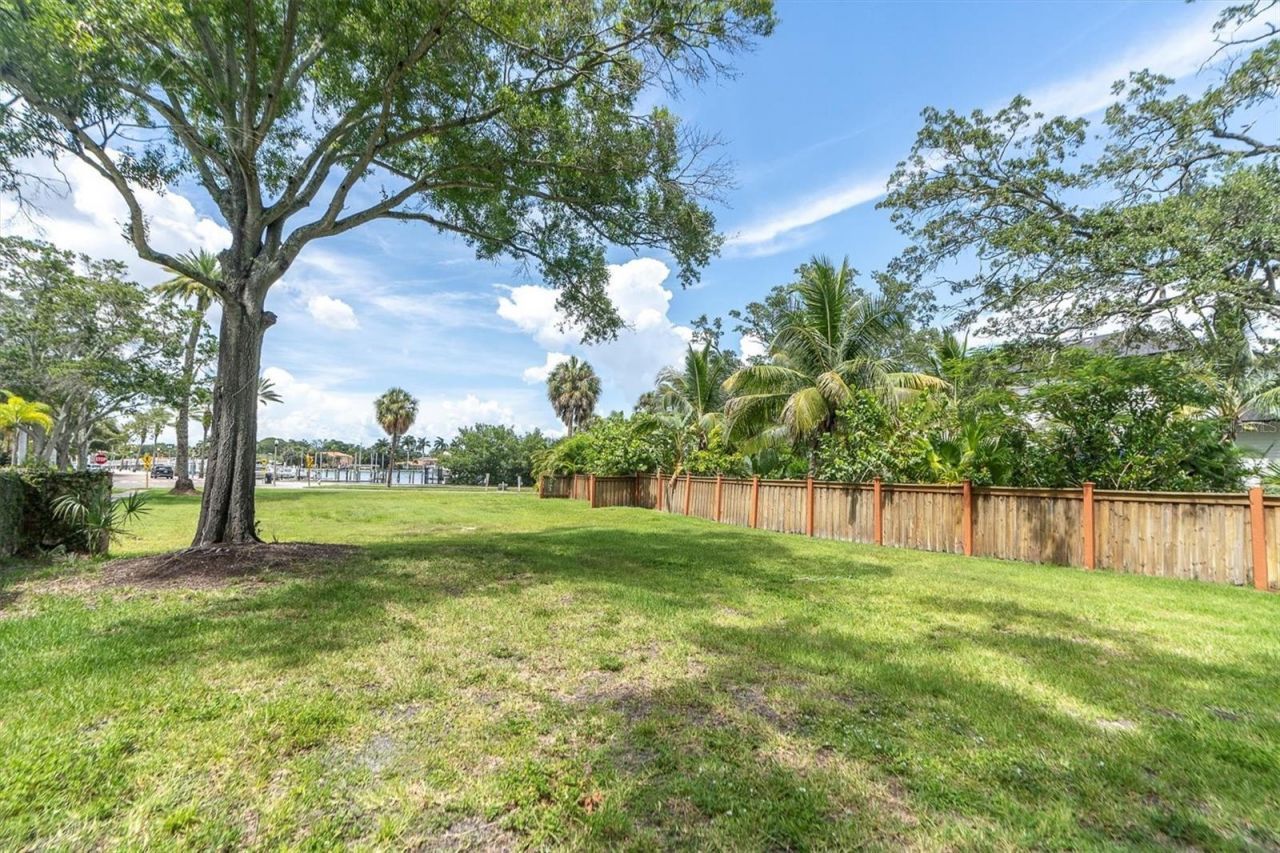 1956 Coffee Pot Boulevard Ne, Saint Petersburg, FL 33704 Photo