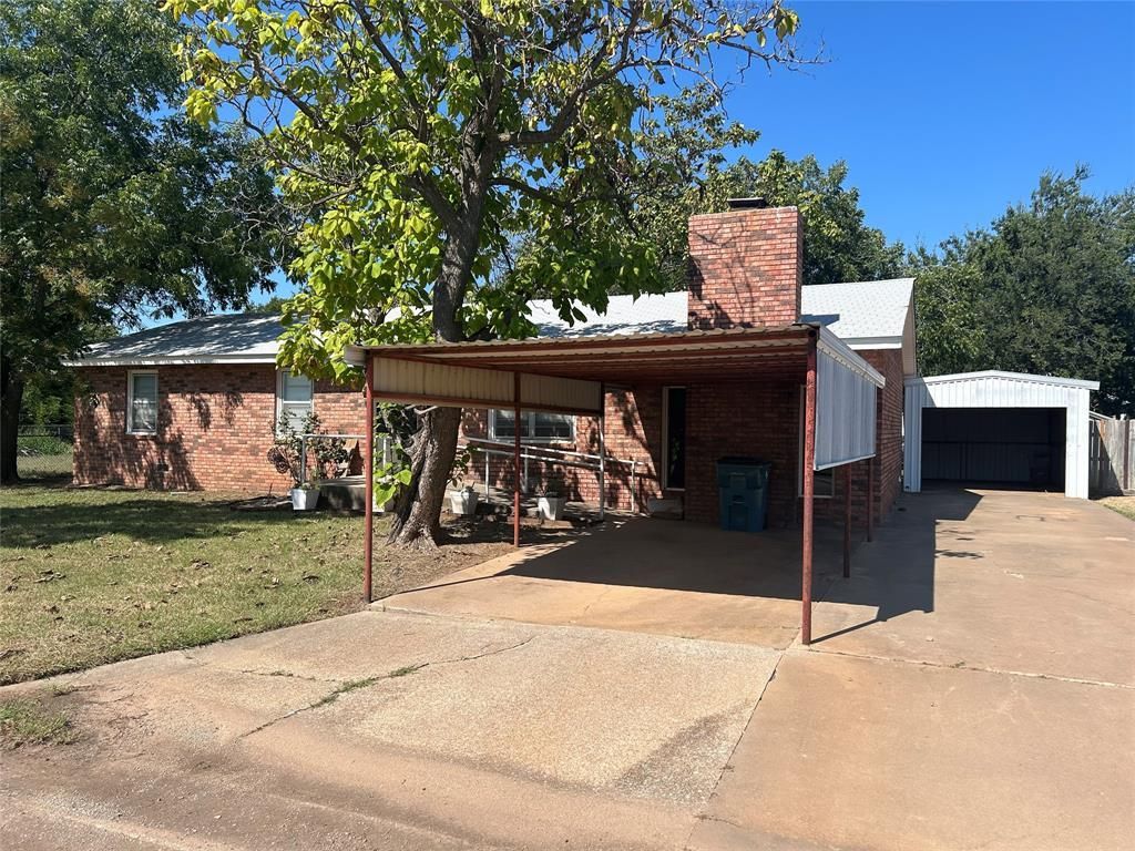 505 S Sycamore Street, Archer City, TX 76351 Main Photo