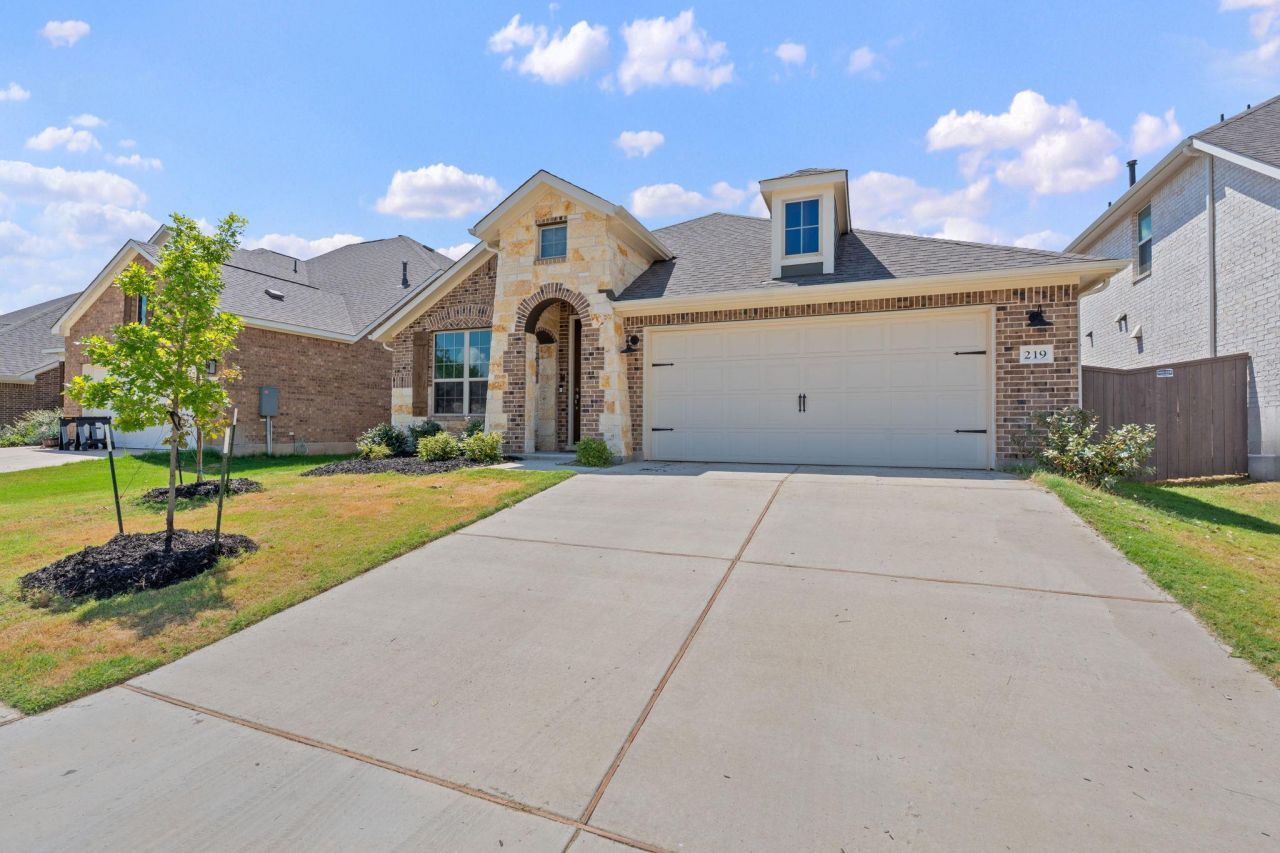 219 Golden Gate Ln, Kyle, TX 78640 Main Photo