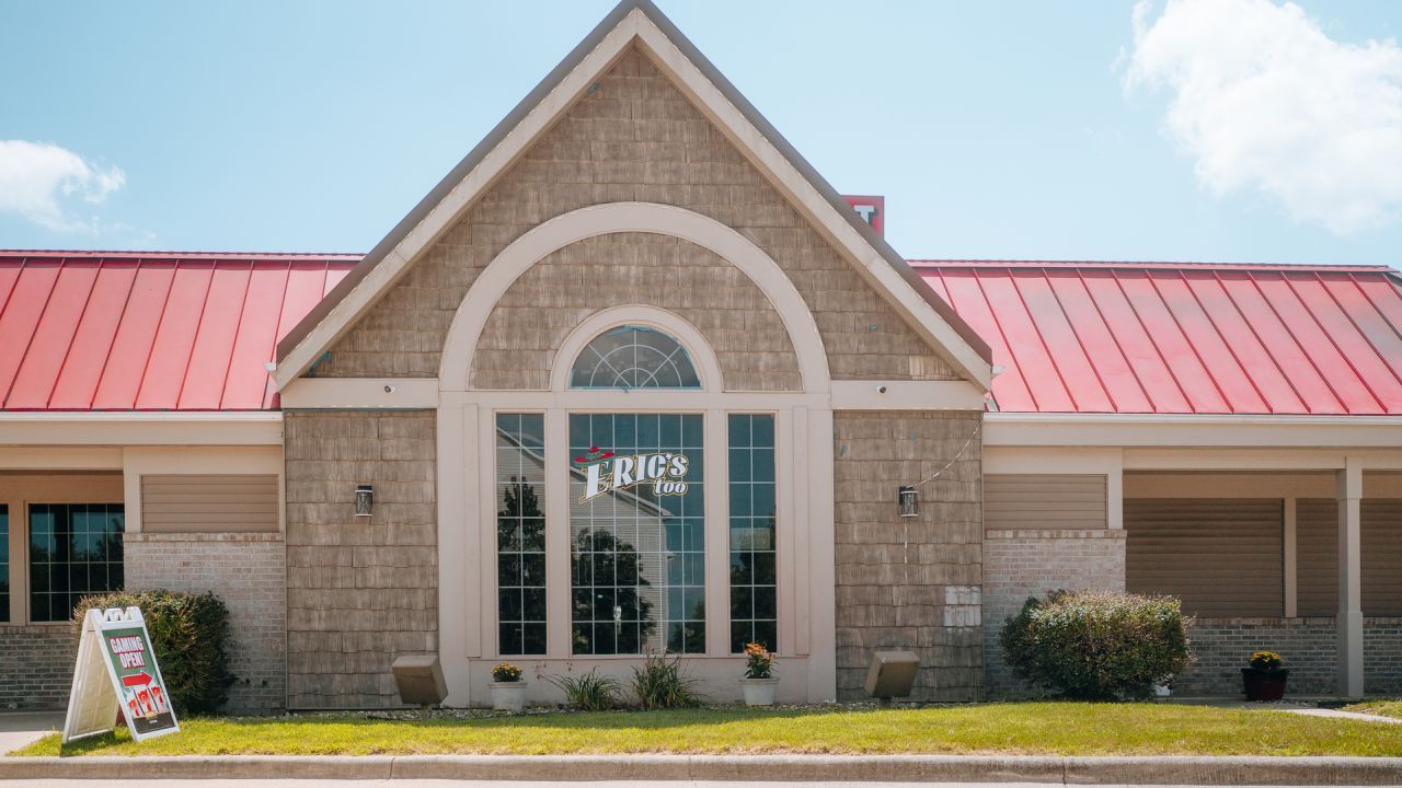 921 Maple Hill Road N, Bloomington, IL 61701