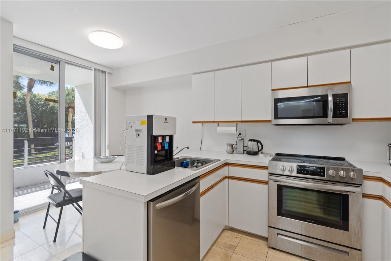 3600 Mystic Pointe Dr, Unit 215, Aventura, FL 33180 Photo