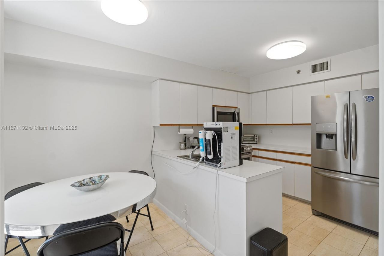 3600 Mystic Pointe Dr, Unit 215, Aventura, FL 33180 Photo