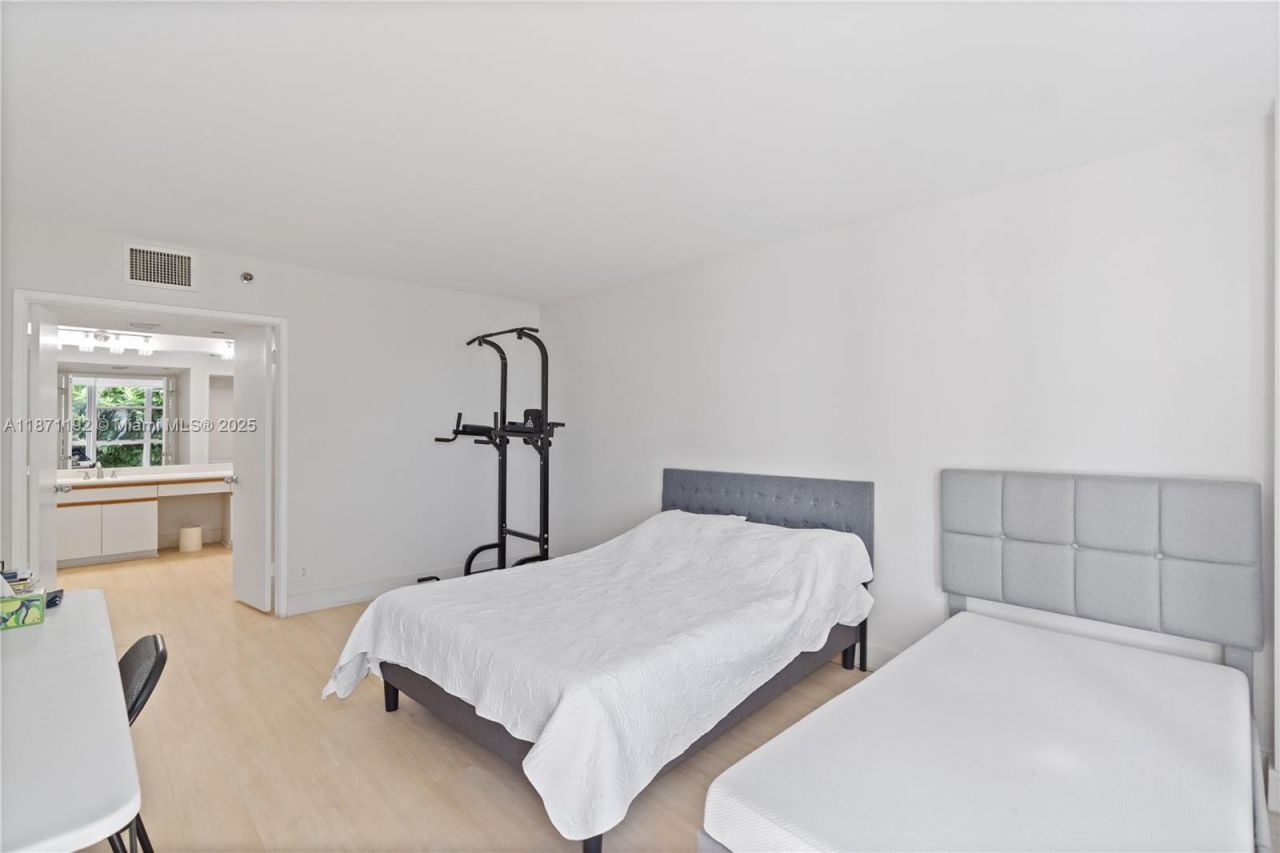 3600 Mystic Pointe Dr, Unit 215, Aventura, FL 33180 Photo