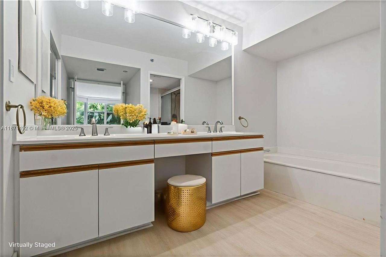 3600 Mystic Pointe Dr, Unit 215, Aventura, FL 33180 Photo