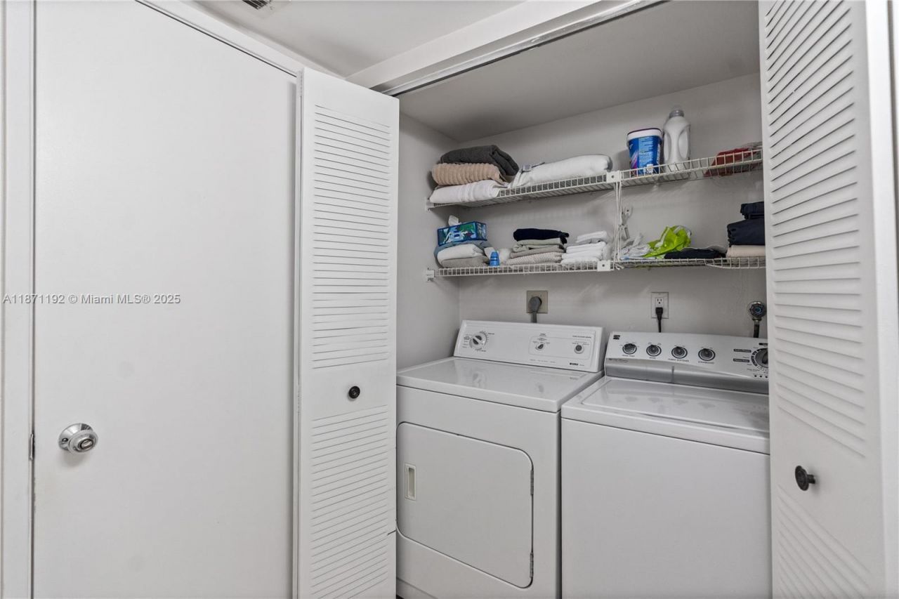 3600 Mystic Pointe Dr, Unit 215, Aventura, FL 33180 Photo