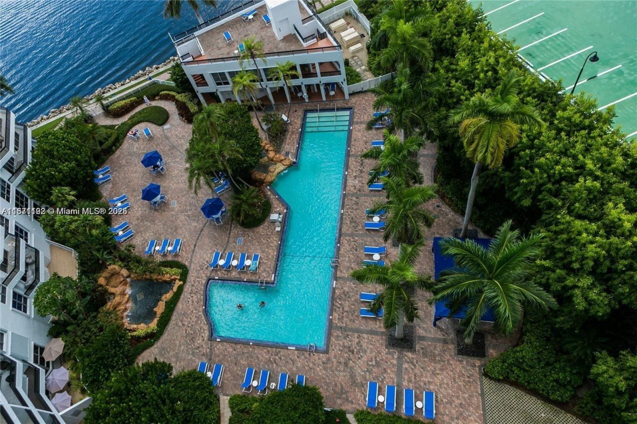 3600 Mystic Pointe Dr, Unit 215, Aventura, FL 33180 Photo