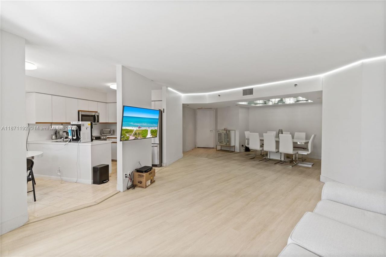 3600 Mystic Pointe Dr, Unit 215, Aventura, FL 33180 Photo