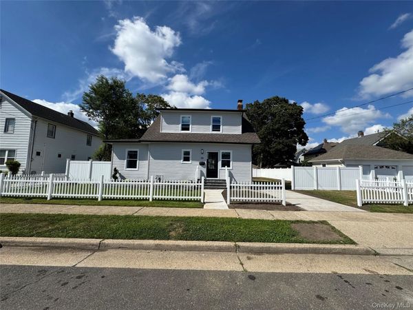 16 Garfield Place, Hempstead, NY 11550