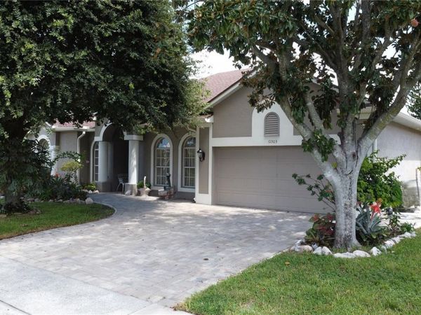 10303 NEWINGTON DRIVE, ORLANDO, FL 32836