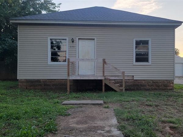 228 S 2nd Street, Waukomis, OK 73773