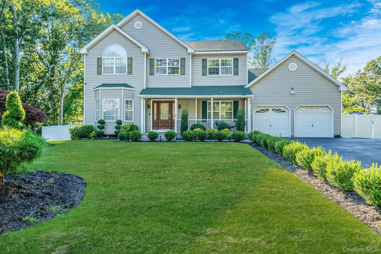 3 Embassy Road, Selden, NY 11784 Main Photo
