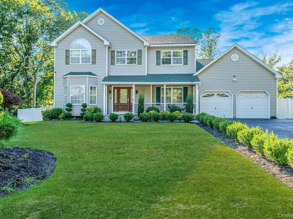 3 Embassy Road, Selden, NY 11784