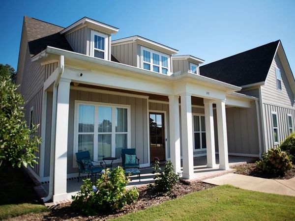 141 Downing Street, Oxford, MS 38655