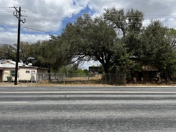 425 W Rice St, Falfurrias, TX 78355