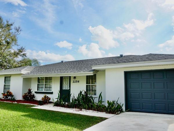 2256 SE East Dunbrooke Circle, Port Saint Lucie, FL 34952