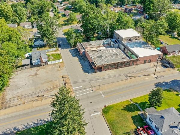 10041 Lackland Road, Overland, MO 63114