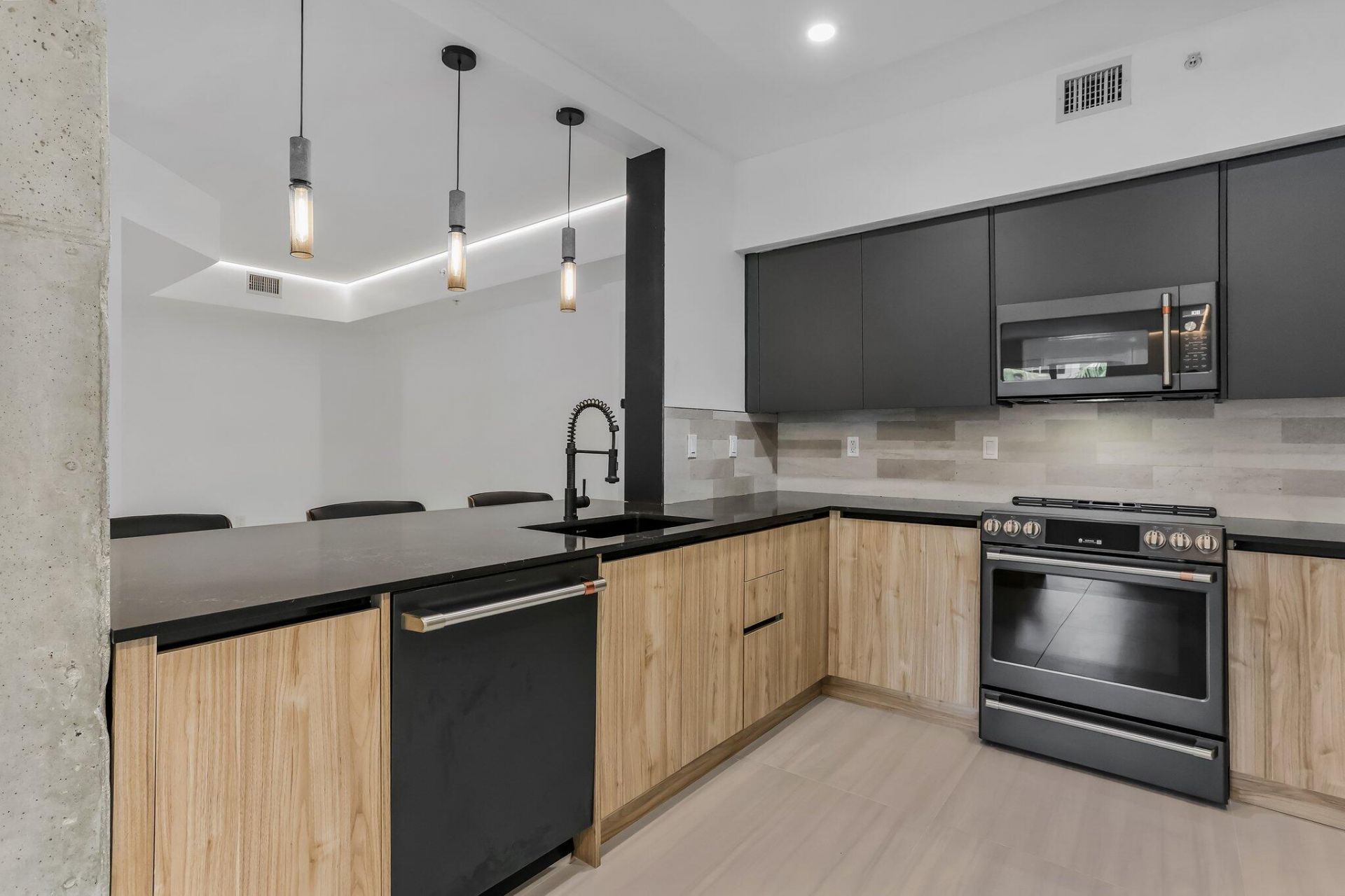 250 NE 3rd Avenue, Unit 1414, Delray Beach, FL 33444 Photo