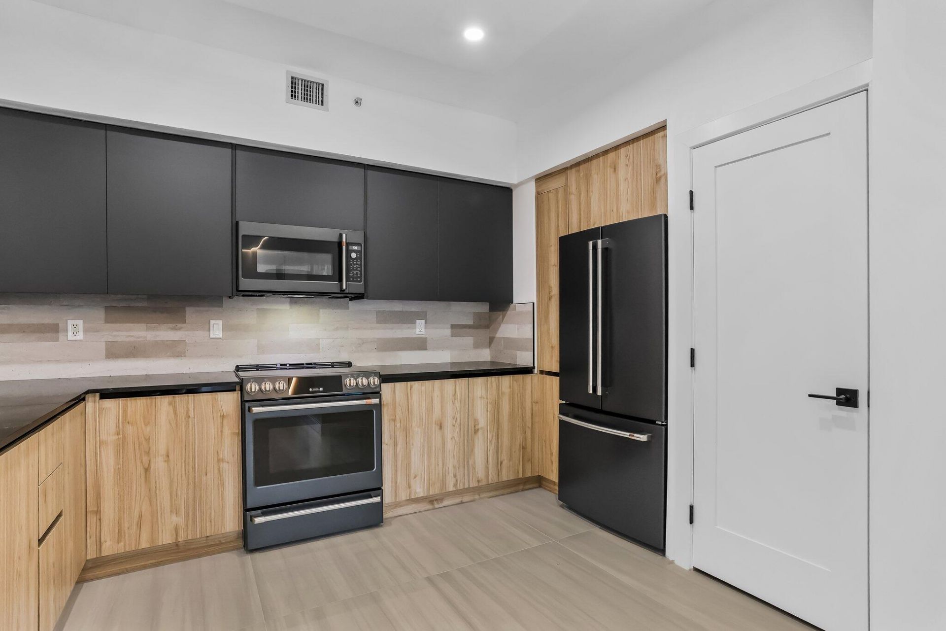 250 NE 3rd Avenue, Unit 1414, Delray Beach, FL 33444 Photo