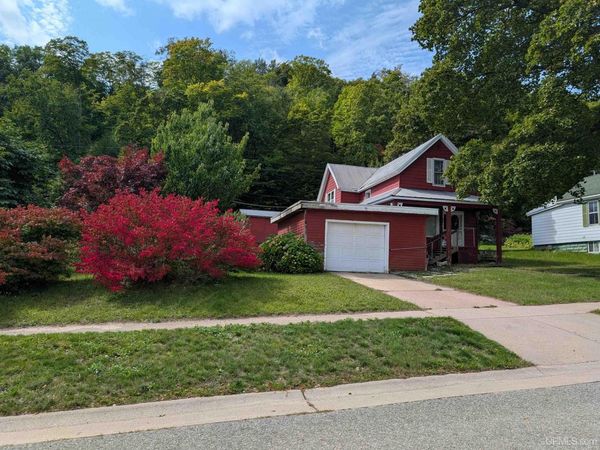 921 W Superior Street, Munising, MI 49862