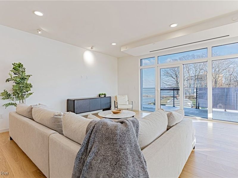 22700 Lake Road, Unit 504, Rocky River, OH 44116 Photo 12