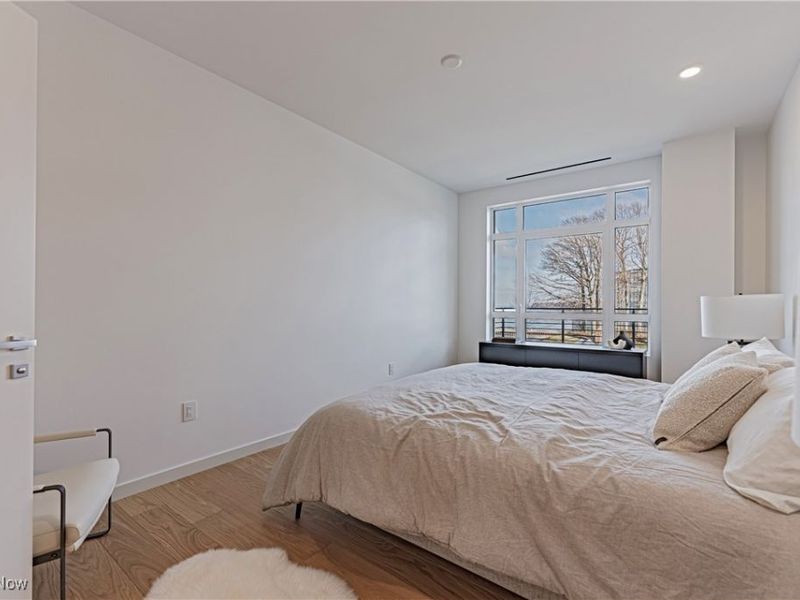 22700 Lake Road, Unit 504, Rocky River, OH 44116 Photo 16