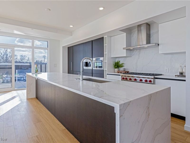 22700 Lake Road, Unit 504, Rocky River, OH 44116 Photo 3