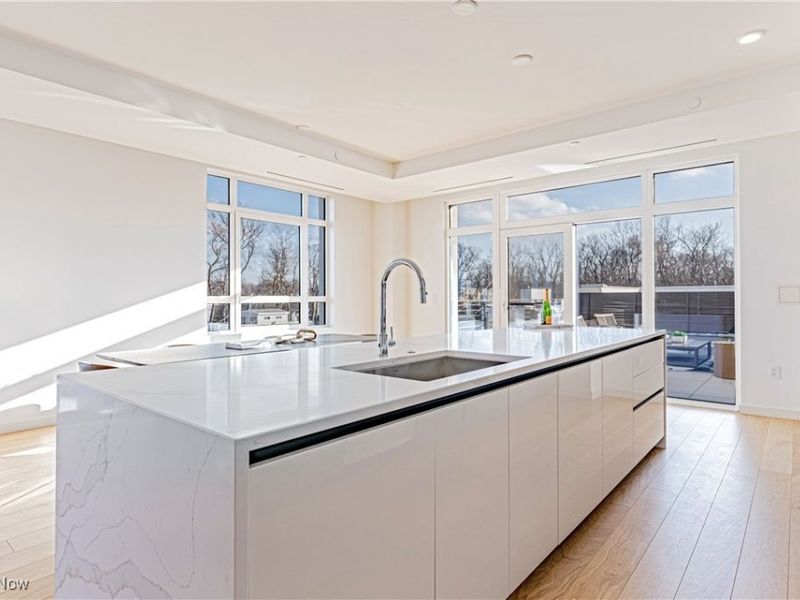 22700 Lake Road, Unit 504, Rocky River, OH 44116 Photo 4