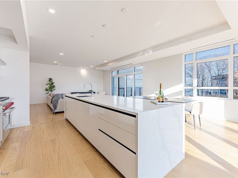 22700 Lake Road, Unit 504, Rocky River, OH 44116 Photo 5