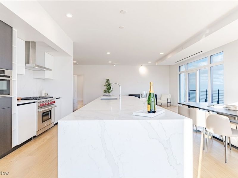 22700 Lake Road, Unit 504, Rocky River, OH 44116 Photo 6