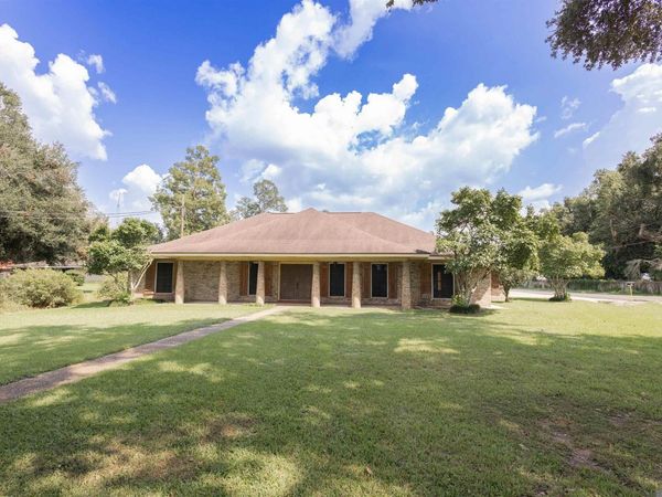 35000 Christy Dr, Donaldsonville, LA 70346