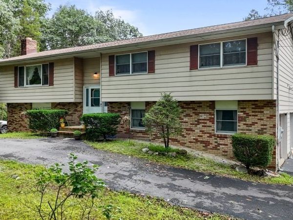 12 Locust Lake Rd, Hope, NJ 07825