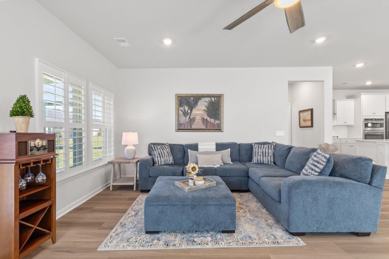 1133 Cooper Point Street Photo 12