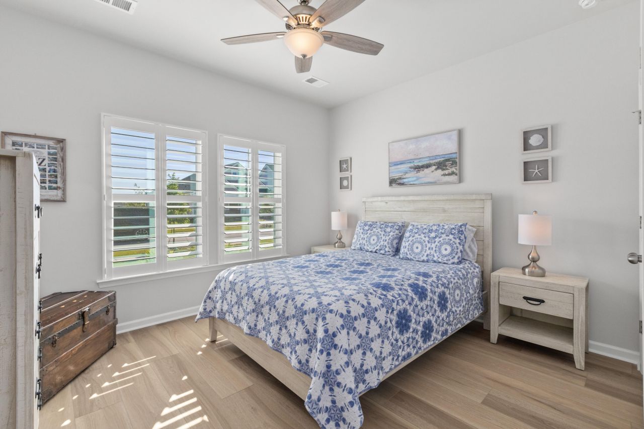 1133 Cooper Point Street Photo 16