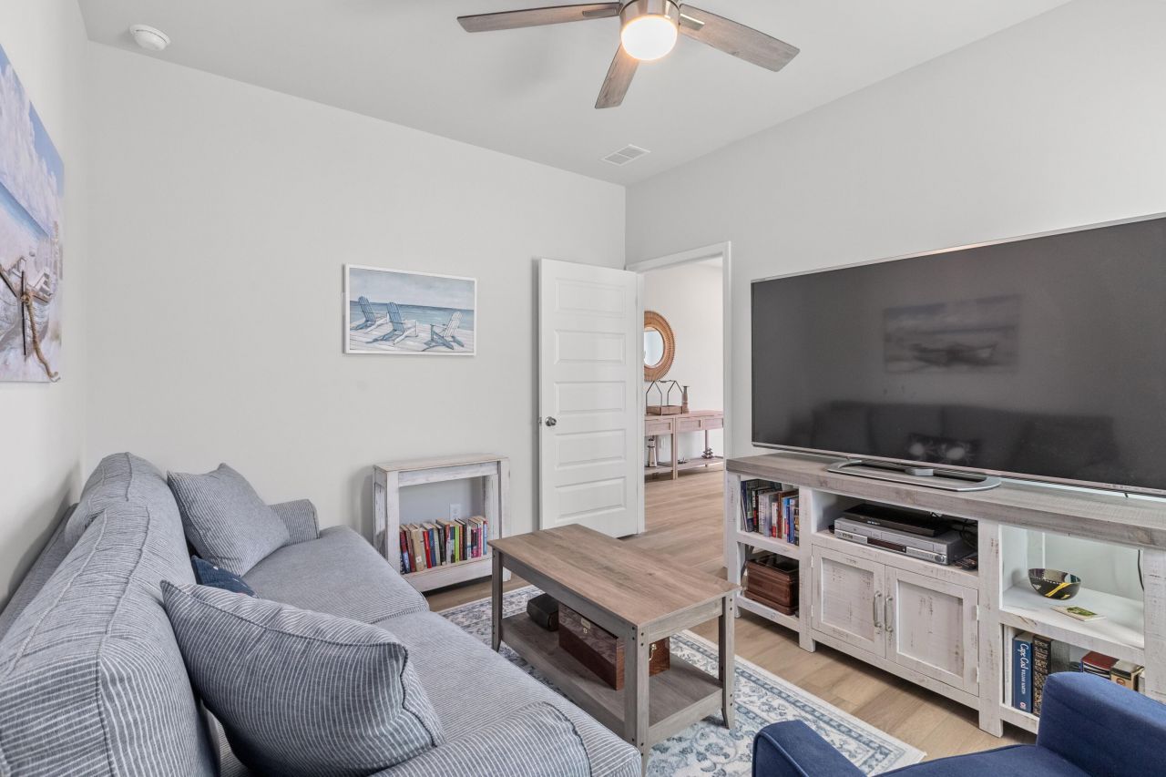 1133 Cooper Point Street Photo 17