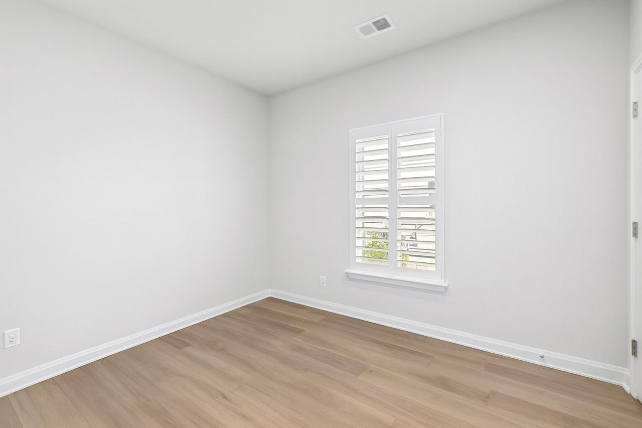 1133 Cooper Point Street Photo 18