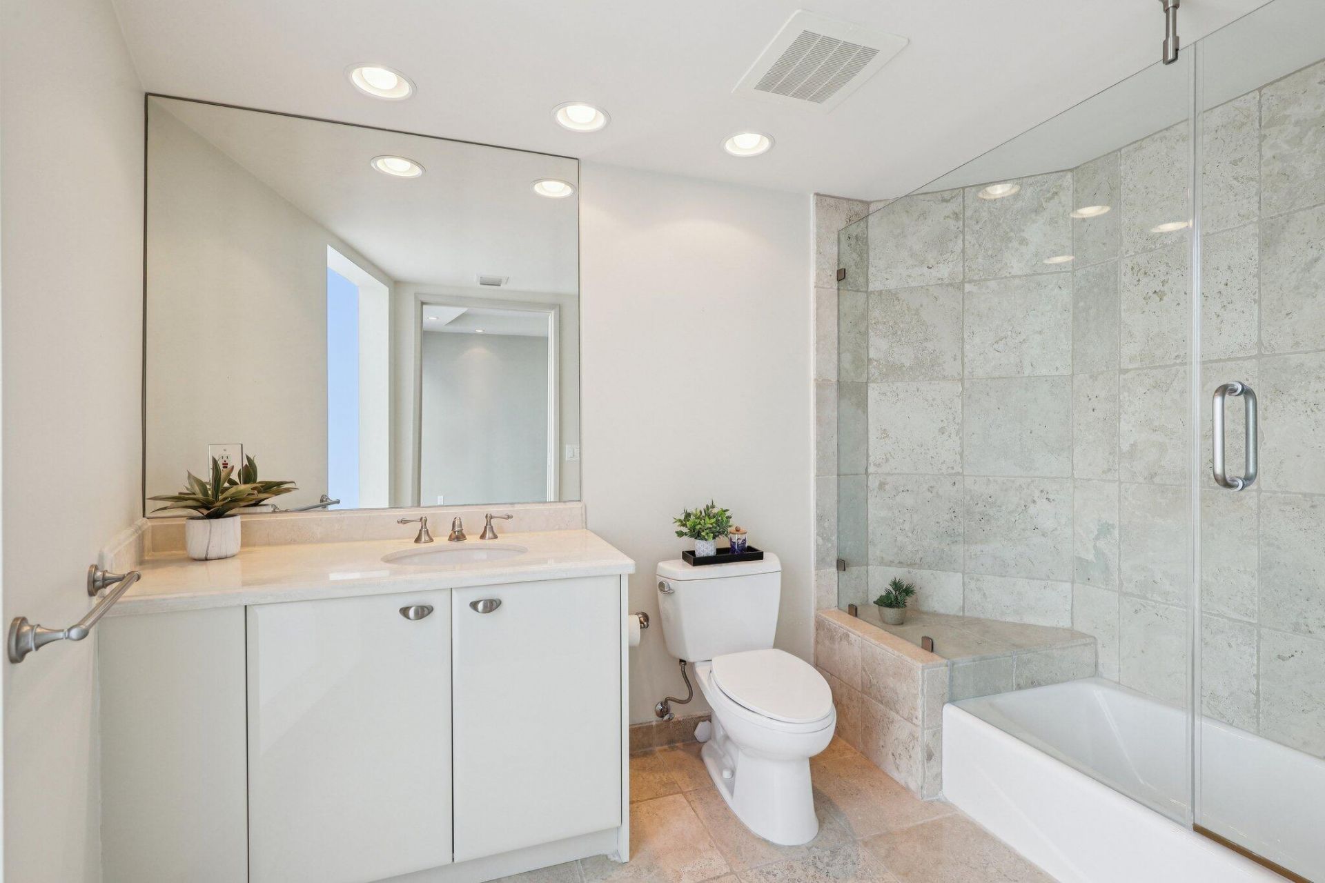 333 Las Olas Way, Unit 1507, Fort Lauderdale, FL 33301 Photo