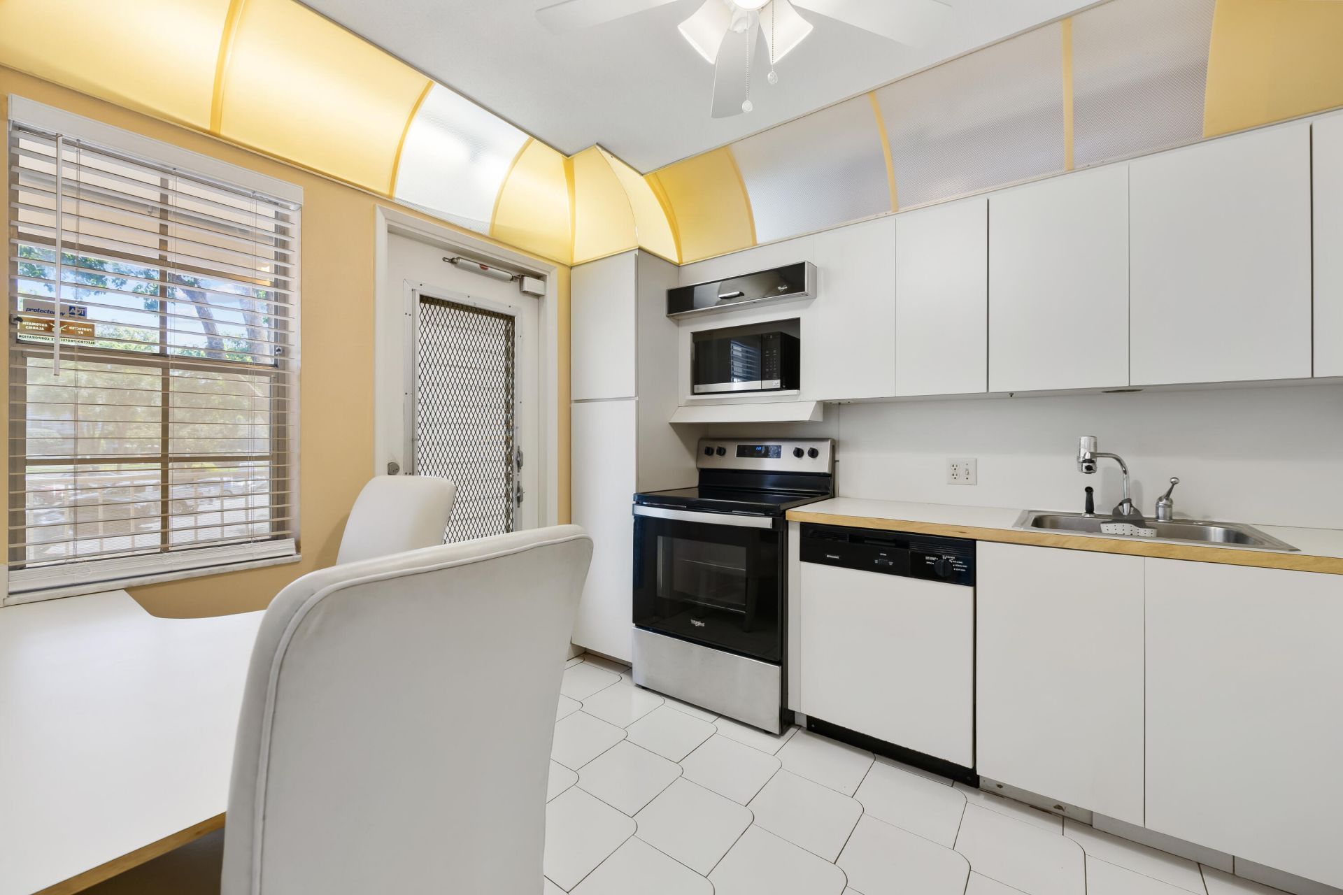 3051 N Course Drive, Unit 211, Pompano Beach, FL 33069 Photo