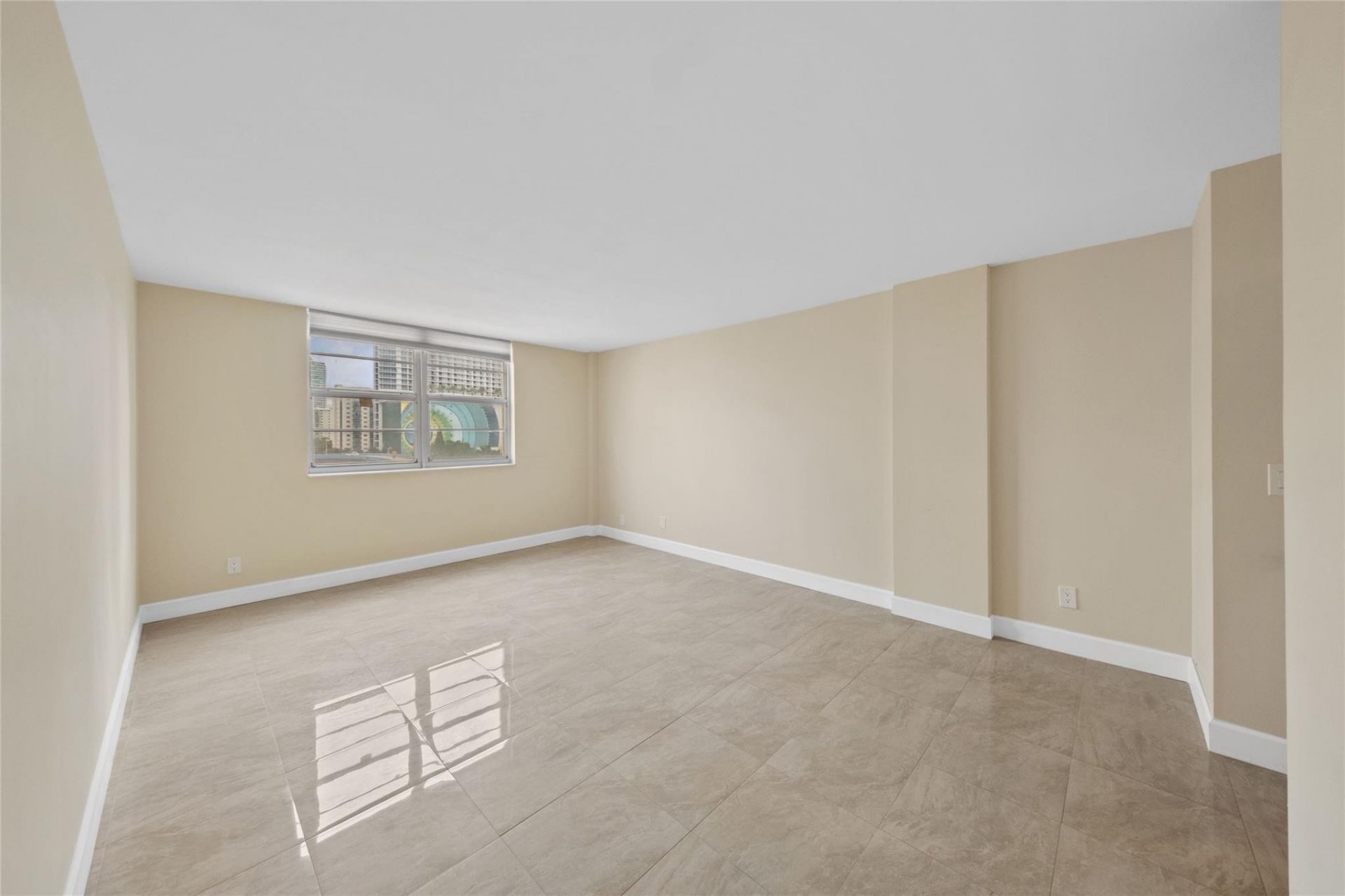 1849 S Ocean Drive, Unit 711, Hallandale Beach, FL 33009 Photo