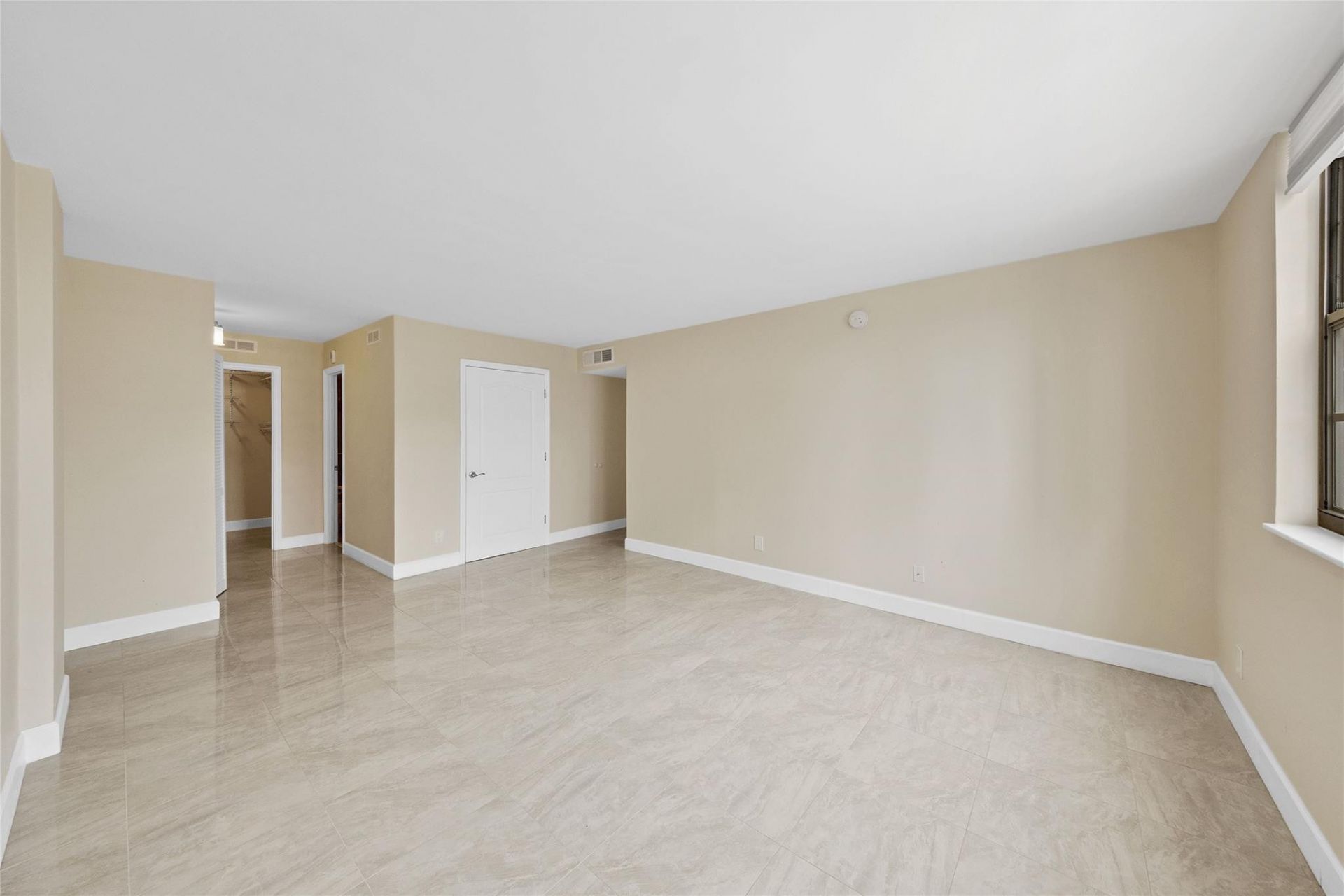 1849 S Ocean Drive, Unit 711, Hallandale Beach, FL 33009 Photo